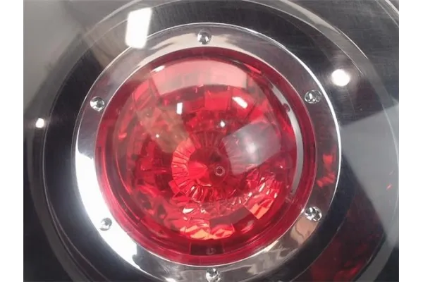 Recambio de piloto porton trasero izquierdo para mazda 3 sedán (bk) referencia OEM IAM   