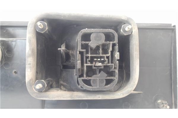 Recambio de piloto trasero central para renault r 21 berlina (b/l48) referencia OEM IAM 7700792915  