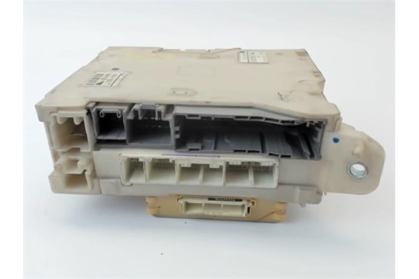 Recambio de caja fusibles/rele para lexus is ii (_xe2_) 220 d (ale20) referencia OEM IAM 8273053021  