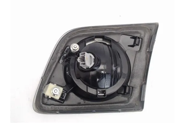 Recambio de piloto porton trasero izquierdo para mazda 3 sedán (bk) referencia OEM IAM   