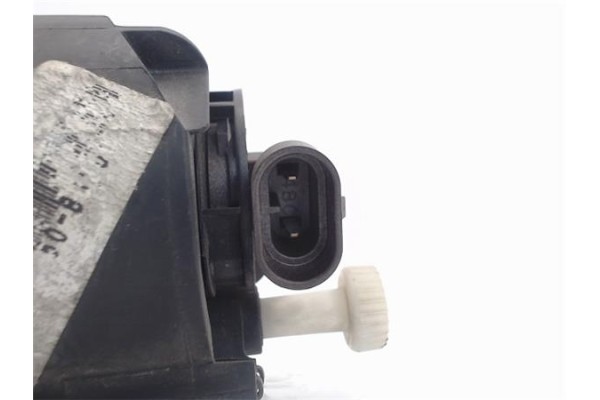 Recambio de faro antiniebla derecho para nissan almera tino (v10m) referencia OEM IAM   