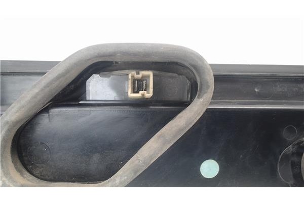 Recambio de piloto trasero central para renault r 21 berlina (b/l48) referencia OEM IAM 7700792915  