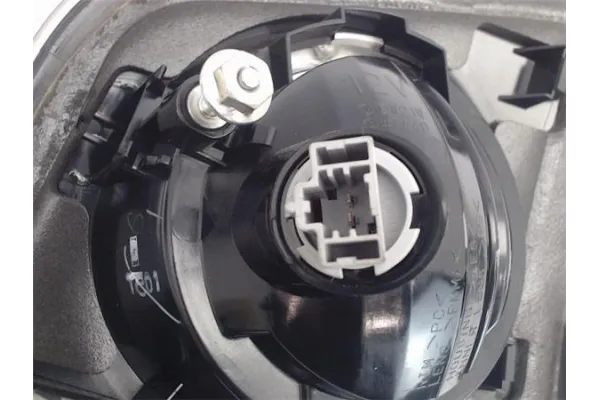 Recambio de piloto porton trasero izquierdo para mazda 3 sedán (bk) referencia OEM IAM   