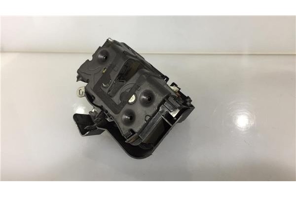 Recambio de cierre electromagnetico delantero derecho para ford focus berlina (cap) 1.6 sport referencia OEM IAM 7M5AR21812AA  