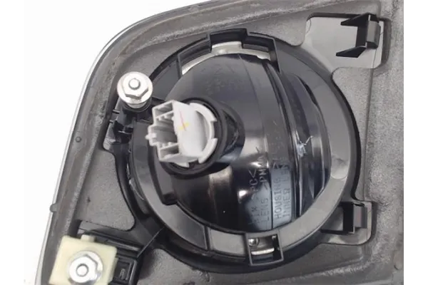 Recambio de piloto porton trasero izquierdo para mazda 3 sedán (bk) referencia OEM IAM   