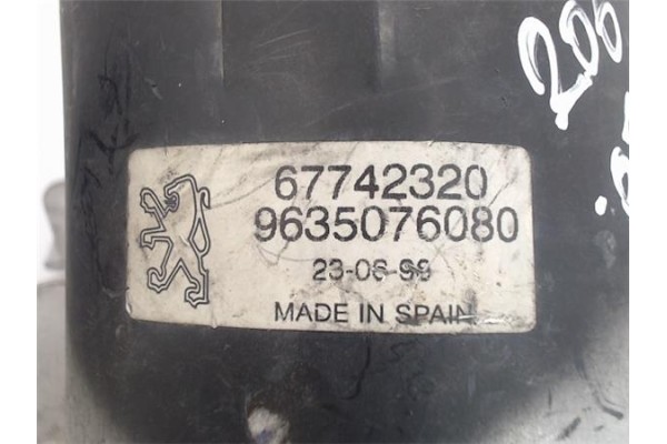 Recambio de faro antiniebla izquierdo para peugeot 206 sin definir referencia OEM IAM 9635076080  