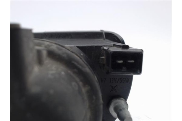 Recambio de faro antiniebla derecho para toyota avensis berlina (t22) 2.0 vvt-i referencia OEM IAM 8122005050  8122105040 , TOYO
