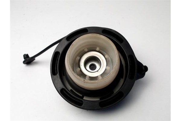 Recambio de tapon combustible para kia ceed (ed) 1.6 crdi 115 referencia OEM IAM 310103A901  