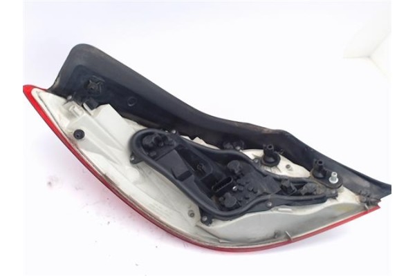 Recambio de piloto trasero derecho para opel insignia berlina 2.0 cdti referencia OEM IAM 168372  