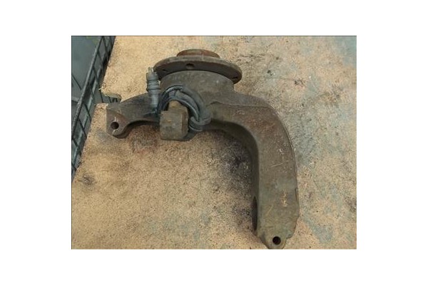 Recambio de mangueta delantero izquierda para renault megane ii (xmo) 1.9d dci 120cv referencia OEM IAM   