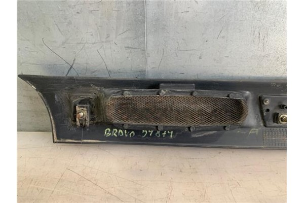 Recambio de rejilla capo para fiat bravo (182) 1.6 16v (182.ab) referencia OEM IAM 735263395  