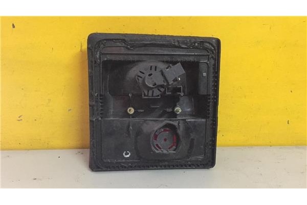 Recambio de piloto interior derecho para audi 100 berlina (c4) 2.0 básico referencia OEM IAM 443945226  