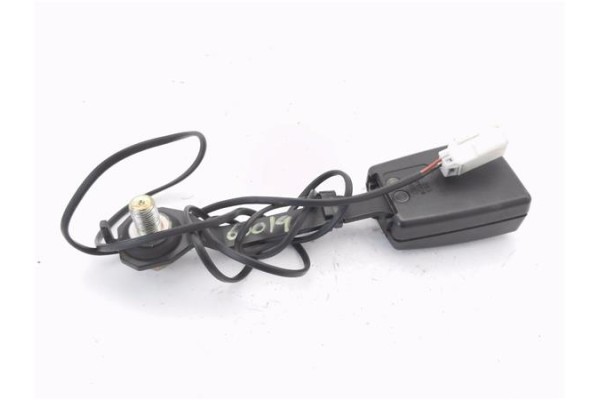 Recambio de anclaje cinturon delantero izquierdo para fiat stilo (192) 1.6 16v (192_xb1a) referencia OEM IAM 33023315  
