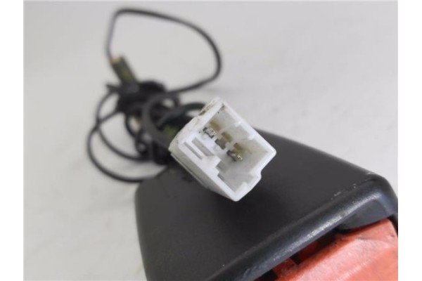 Recambio de anclaje cinturon delantero izquierdo para fiat stilo (192) 1.6 16v (192_xb1a) referencia OEM IAM 33023315  