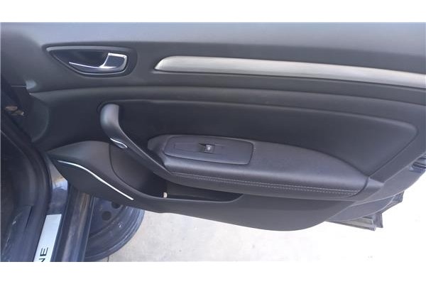 Recambio de puerta delantero derecha para renault megane iv berlina 5p 1.2 experience referencia OEM IAM 801001148R  