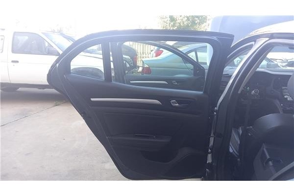 Recambio de puerta trasero derecha para renault megane iv berlina 5p 1.2 experience referencia OEM IAM 821001172R  