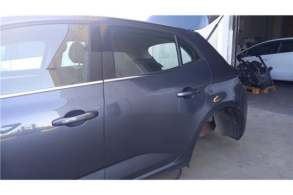Recambio de puerta trasero izquierda para renault megane iv berlina 5p 1.2 experience referencia OEM IAM 821015121R  
