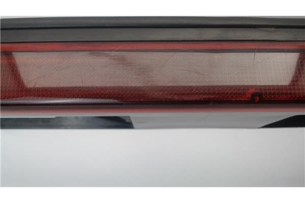 Recambio de piloto trasero central para mazda 323 c/f/s berlina (ba) referencia OEM IAM 15261702  