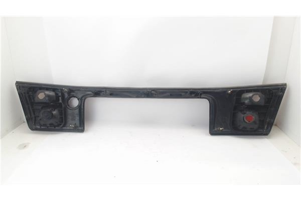 Recambio de piloto trasero central para mazda 323 c/f/s berlina (ba) referencia OEM IAM 15261702  