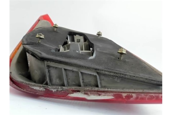 Recambio de piloto trasero derecho para ford fiesta berl./courier referencia OEM IAM 7070864  438 , FIAT | 456 , FIAT | 36 , FOR