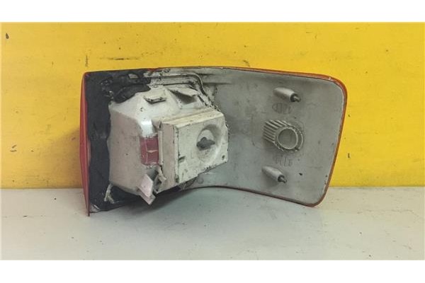 Recambio de piloto trasero izquierdo para audi 80 /90 (893) 1.6 80 referencia OEM IAM E153399R6  