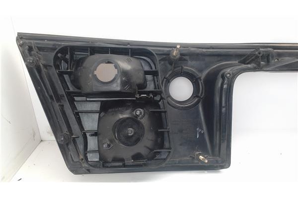 Recambio de piloto trasero central para mazda 323 c/f/s berlina (ba) referencia OEM IAM 15261702  