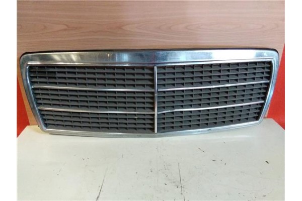 Recambio de rejilla capo para mercedes-benz clase c (bm 202) berlina 2.2 220 (202.022) referencia OEM IAM 2028880023  A202888002
