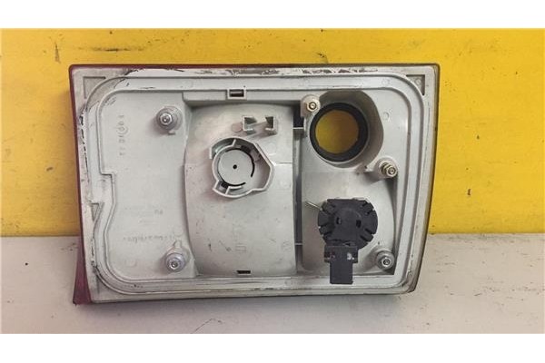 Recambio de piloto porton trasero derecho para audi 80 /90 (893) 1.9 80 comfort edition referencia OEM IAM 8A0945094H  