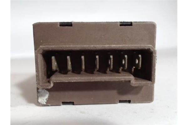 Recambio de caja reles para citroen saxo 1.6 vts referencia OEM IAM 568058L  