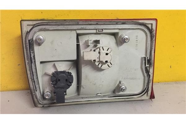 Recambio de piloto interior izquierdo para audi 100 berlina (c4) 2.0 básico referencia OEM IAM 8A0945093J  