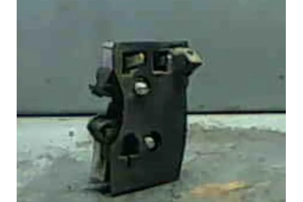Recambio de cierre electromagnetico trasero derecho para audi 80 berlina/avant 2.3 básico berlina referencia OEM IAM 8A0839016A 