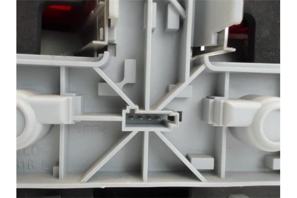 Recambio de piloto trasero izquierdo para saab 9-5 berlina referencia OEM IAM 4677019  