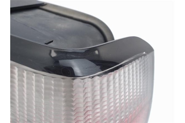 Recambio de piloto trasero derecho para citroen xantia berlina referencia OEM IAM   