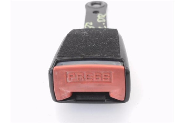 Recambio de anclaje cinturon delantero derecho para peugeot 206 1.9 d referencia OEM IAM 8973L3 599CB 