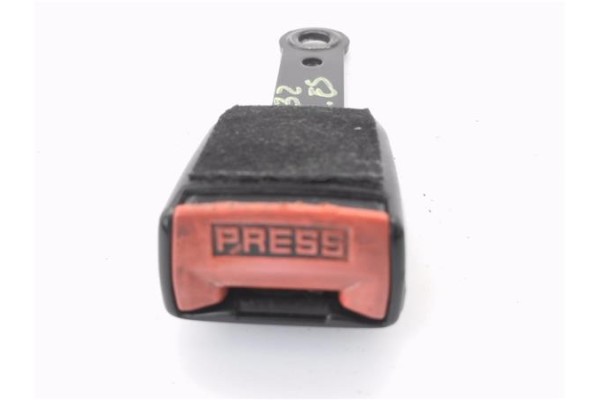 Recambio de anclaje cinturon delantero izquierdo para peugeot 206 1.9 d referencia OEM IAM 8973L3 599CB 