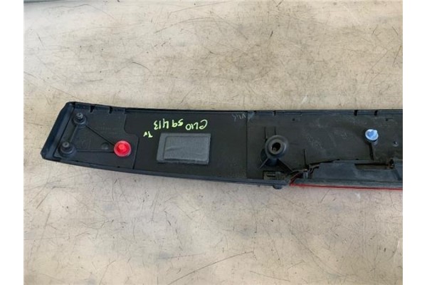 Recambio de aleron trasero para renault clio ii (xbo) 1.5d dci 65cv referencia OEM IAM 7701410747  