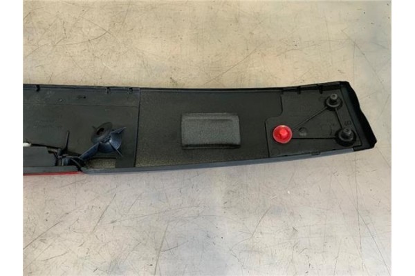 Recambio de aleron trasero para renault clio ii (xbo) 1.5d dci 65cv referencia OEM IAM 7701410747  