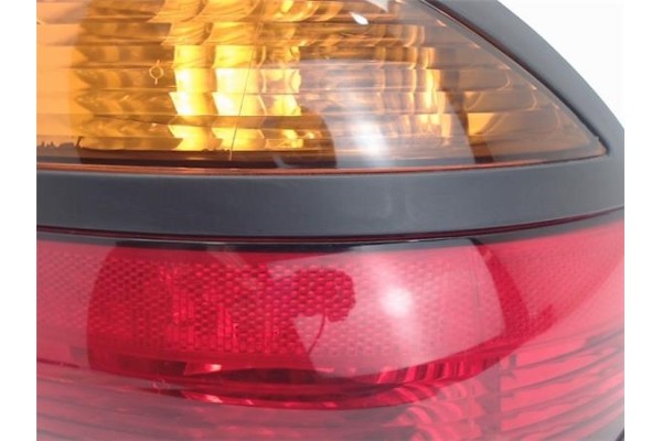 Recambio de piloto trasero derecho para renault laguna (b56) referencia OEM IAM  67732960 