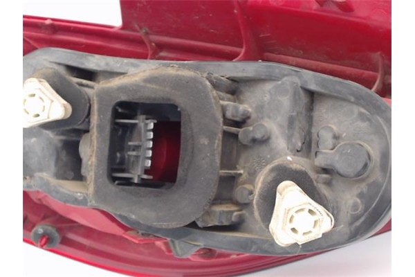 Recambio de piloto trasero derecho para opel corsa d referencia OEM IAM 13186351  