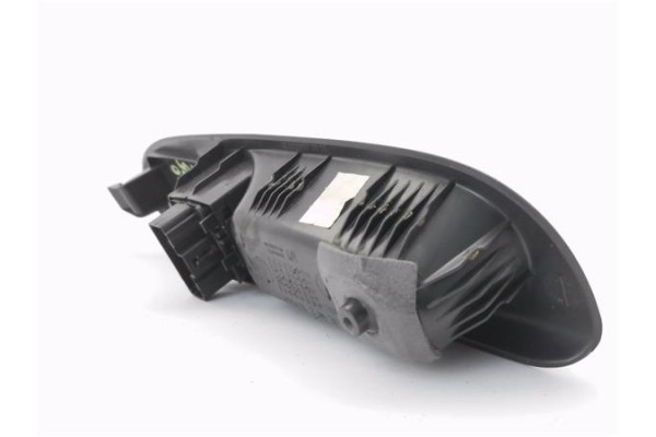 Recambio de mando elevalunas delantero izquierdo para renault clio ii fase ii (b/cb0) 1.2 campus referencia OEM IAM 82000840030 