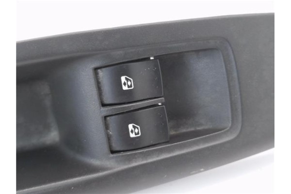 Recambio de mando elevalunas delantero izquierdo para renault clio ii fase ii (b/cb0) 1.2 campus referencia OEM IAM 82000840030 