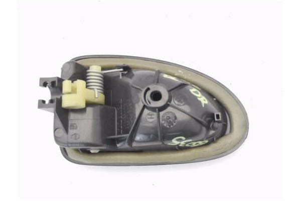 Recambio de manilla int. puerta delantero derecha para renault clio ii fase ii (b/cb0) 1.2 campus referencia OEM IAM 8200028995 