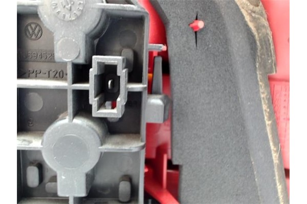 Recambio de piloto trasero derecho para volkswagen golf iv berlina (1j1) referencia OEM IAM 1J6945095Q 67736971 1J6945111Q , AUD