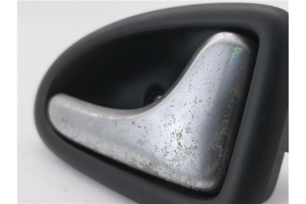 Recambio de manilla int. puerta delantero derecha para renault clio ii fase ii (b/cb0) 1.2 campus referencia OEM IAM 8200028995 