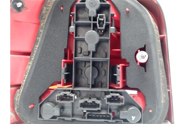 Recambio de piloto trasero derecho para volkswagen golf iv berlina (1j1) referencia OEM IAM 1J6945096Q 67736982 1J6945095Q , AUD