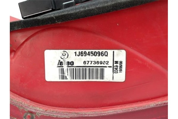 Recambio de piloto trasero derecho para volkswagen golf iv berlina (1j1) referencia OEM IAM 1J6945096Q 67736982 1J6945095Q , AUD