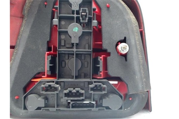 Recambio de piloto trasero derecho para volkswagen golf iv berlina (1j1) referencia OEM IAM 1J6945096A 37740999 