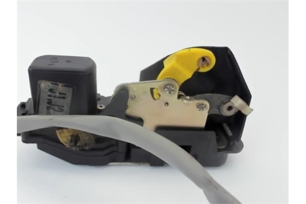 Recambio de cerradura puerta trasero derecha para kia carens (rs) 2.0 crdi referencia OEM IAM K2FA73310  