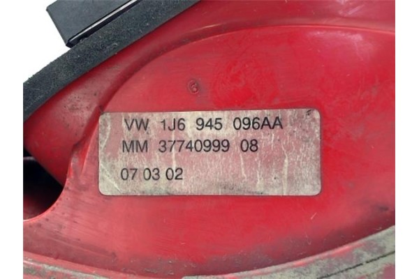 Recambio de piloto trasero derecho para volkswagen golf iv berlina (1j1) referencia OEM IAM 1J6945096A 37740999 
