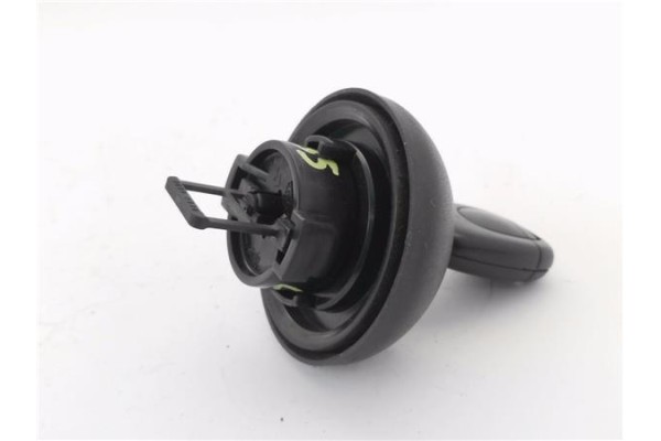 Recambio de tapon combustible para renault clio ii fase ii (b/cb0) 1.2 campus referencia OEM IAM 7701471585  